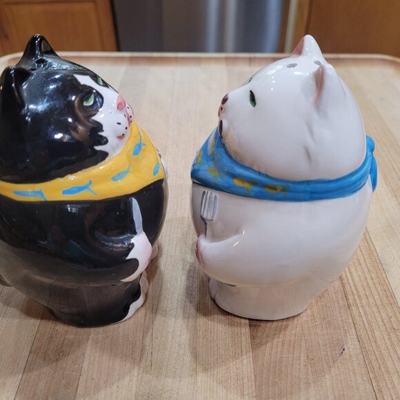 Clay Art Pair of Tuxedo Cat & White Cat Salt & Pepper Shakers Vintage 1992 EUC - Picture 7 of 9